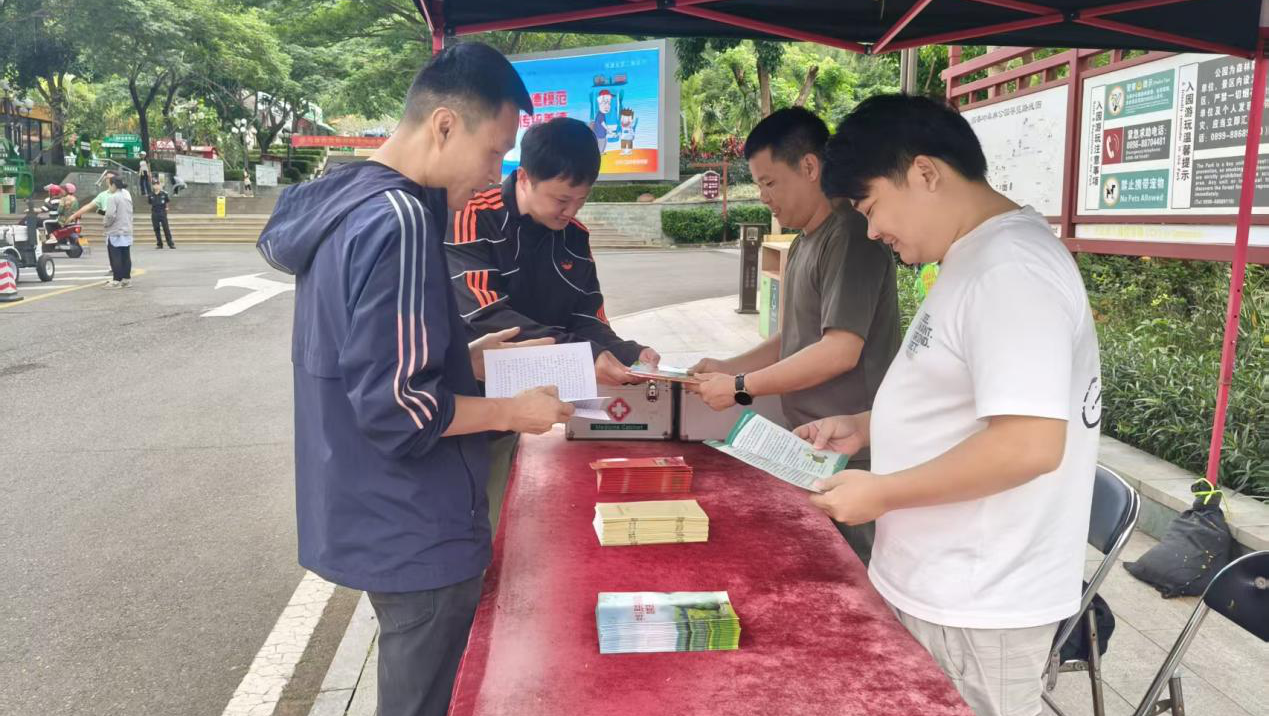 弘扬宪法精神 守护绿水青山——市林业局开展“宪法宣传日”主题活动