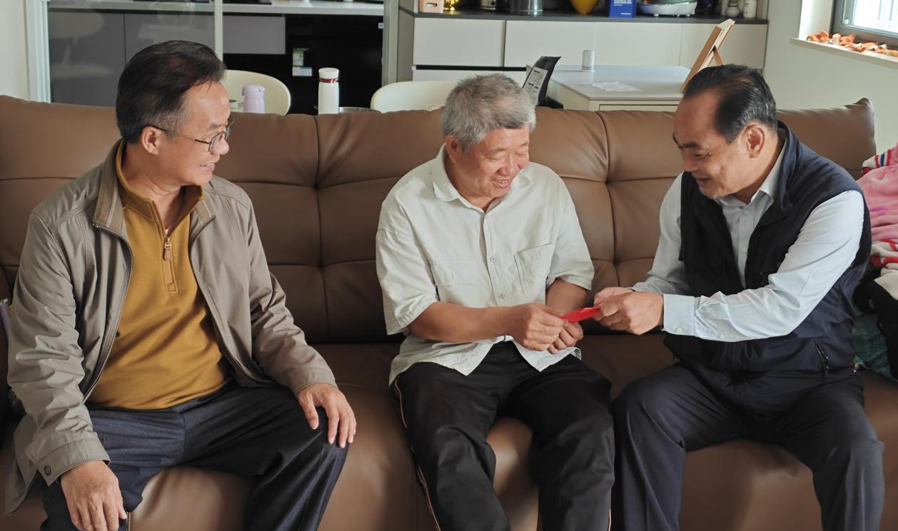 新春送温暖 关怀润心田——市林业局开展春节前走访慰问活动